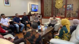 Keterangan foto : Kapolda Banten Irjen Pol Prof. Dr. Rudy Heriyanto menerima kunjungan silaturahmi Rektor dan Dekan UNILA bertempat di Ruang Kerja Kapolda Banten pada (06/06).