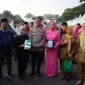 Keterangan foto : Kapolda Banten Irjen Pol Prof. Dr. Rudy Heriyanto didampingi Ketua Bhayangkari Daerah Banten Ny. Wie Rudy Heriyanto beserta Seluruh Pejabat Utama Polda Banten, Senin (26/6/2023)