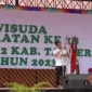 Foto: Mohamad Supriyatna Camat Sepatan Saat Memberikan Sambutan di Acara Wisudawan SMKN 2 Kabupaten Tangerang.