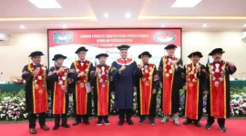 Foto: Bupati Tangerang Ahmed Zaki Iskandar resmi bergelar doktor setelah melakukan sidang terbuka Promosi Doktor Ilmu Pemerintahan di Program Pascasarjana Institut Pemerintahan Dalam Negeri (IPDN)
