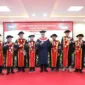 Foto: Bupati Tangerang Ahmed Zaki Iskandar resmi bergelar doktor setelah melakukan sidang terbuka Promosi Doktor Ilmu Pemerintahan di Program Pascasarjana Institut Pemerintahan Dalam Negeri (IPDN)