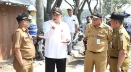 Foto: Bupati Zaki mengecek dan memonitor sejauh mana progress pembangunan yang sedang berlangsung di Kecamatan Kosambi.