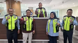Keterangan foto : Kakanwil R. Andika Dwi Prasetya bersama Kepala Divisi Keimigrasian Yayan Indriana dan Kepala Kantor Imigrasi Kelas I TPI Cirebon Nur Raisha Pujiastuti, (Rabu, 12/7/2023) 