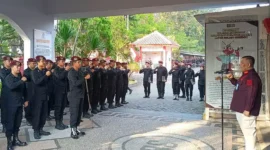 Keterangan foto : Kepala Kantor wilayah Kementerian Hukum dan HAM R. Andika Dwi Prasetya Pimpin Apel Pagi di Lapas Cirebon, (Rabu, 5/7/2023) 