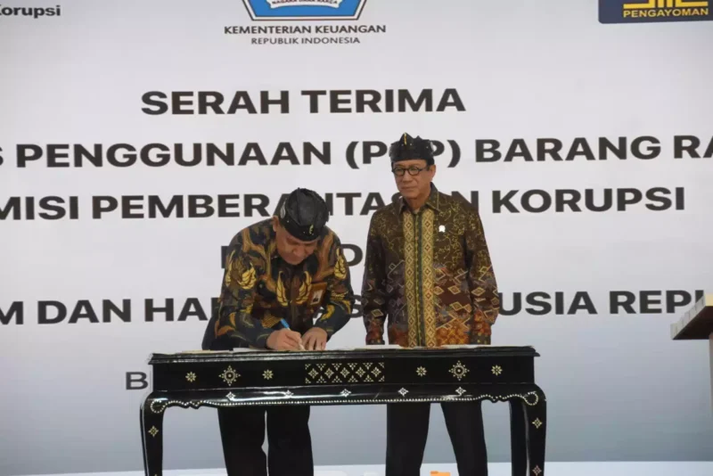 Keterangan Foto : Penyerahan Aset Ke Menteri Hukum dan HAM Yassona Laoly dari KPK, (Rabu, 12/7/2023) 