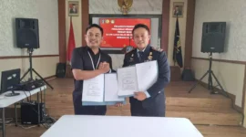 Keterangan foto : Kepala Lembaga Pemasyarakatan Indramayu Teken Perjanjian Asosiasi Praktisi K3L Indramayu, (Sabtu, 1/7/2023) 
