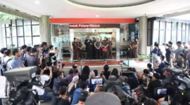 Keterangan foto : Menteri Pemuda dan Olahraga Dito Ariotedjo tiba di Gedung Bundar Jaksa Agung Muda Pidana Khusus, Kejaksaan Agung, Jakarta, Senin (3/7/2023)