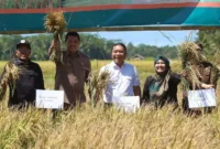 Keterangan foto : PJ Gubernur Banten Al Muktabar dan Bupati Pandeglang Irna Narulita, (Selasa, 4/7/2023)