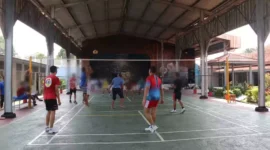 Keterangan foto : Warga Binaan Lapas Cirebon Latihan Bola Voli, (Selasa, 4/7/2023) 