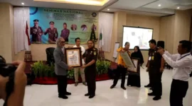 Keterangan foto : Rangkaian Hari Bhakti Adyaksa yang Ke 63 Kejaksaan Negeri Pringsewu dengan Pondok Pesantren Insan Mulia Boarding School Pringsewu gelar Seminar Nasional. Selasa (04/07/23)
