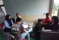 Keterangan foto : Petugas Lapas kelas I Cirebon berhasil menggagalkan upaya jahat pengunjung yang melakukan penyeludupan zat terlarang narkoba berupa sabu ke dalam, Kamis (6/7/2023)