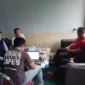 Keterangan foto : Petugas Lapas kelas I Cirebon berhasil menggagalkan upaya jahat pengunjung yang melakukan penyeludupan zat terlarang narkoba berupa sabu ke dalam, Kamis (6/7/2023)