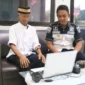 Keterangan foto : Suasana haru penuh hikmah, salah satu warga binaan Lapas Cirebon menjadi wali nikah putri semata wayangnya.