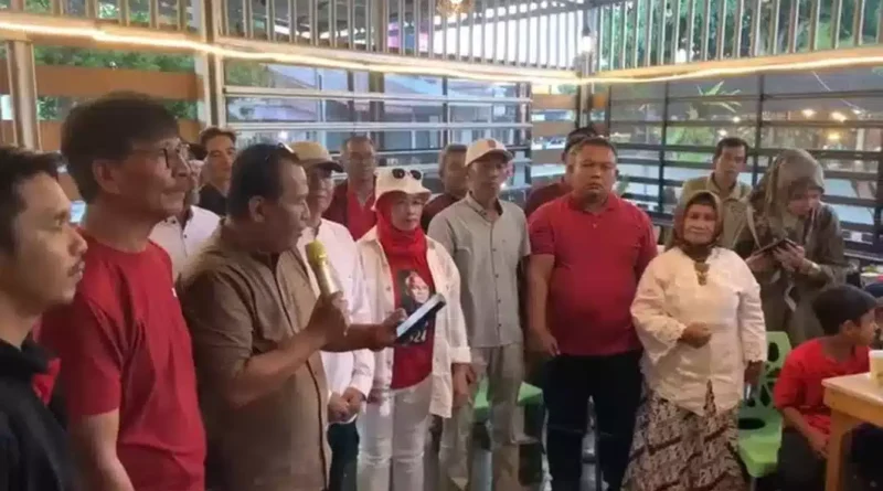 Keterangan foto : Puluhan Relawan relawan se-Kota Payakumbuh dan Kabupaten 50 Kota yang mendukung Ganjar Pranowo Presiden 2024 mulai bergerak, Minggu (9/7/2023)