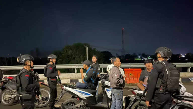 IMG-20230709-WA0175 Berikan Rasa Aman Kepada Masyarakat, Satbrimob Polda Banten Laksanakan Patroli Kamtibmas I Teras Media