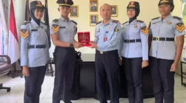 Keterangan foto : Kabapas Subang Lepas Taruna POLTEKIP yang telah selesai PKL di Lapas, (Kamis, 13/7/2023) 