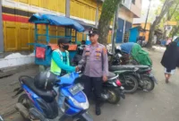 Keterangan foto : Anggota Polsek Rangkasbitung Cek parkiran di Pasar Rangkasbitung, (Senin, 17/7/2023)