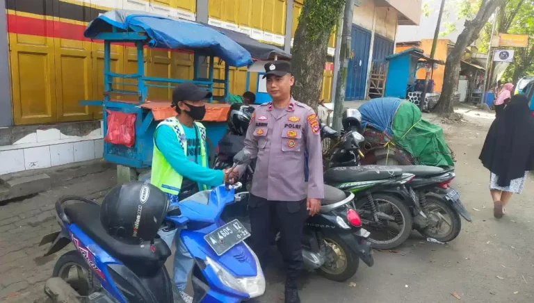 Polsek Rangkasbitung Anggota Polsek Rangkasbitung Polres Lebak Cek Parkiran Di Pasar Rangkasbitung I Teras Media