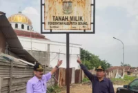 Keterangan foto : Kuasa hukum ahli waris Djalisman, Raden Adnan dalam keterangannya, Selasa, menjelaskan lahan eks Pasar Kragilan yang terletak di Jalan Raya Serang-Jakarta RT 01 RW 03 Desa Kragilan