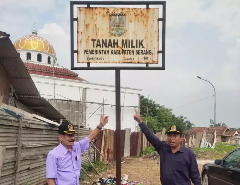 Keterangan foto : Kuasa hukum ahli waris Djalisman, Raden Adnan dalam keterangannya, Selasa, menjelaskan lahan eks Pasar Kragilan yang terletak di Jalan Raya Serang-Jakarta RT 01 RW 03 Desa Kragilan