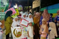Keterangan foto : Ratusan warga RW 01 Kelurahan Tugu Utara, Kecamatan Koja, Jakarta Utara menggelar pawai obor, Selasa (18/7/2023) malam.