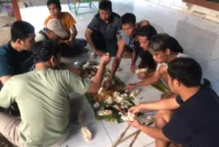 Keterangan foto : Ngaliwet seolah sudah menjadi aktivitas rutin dan kerap dilakukan orang Sunda, tidak terkecuali dilakukan di Kampung Kanaga, Desa Warunggunung, Rabu (19/7/2023)