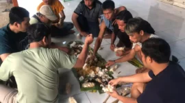 Keterangan foto : Ngaliwet seolah sudah menjadi aktivitas rutin dan kerap dilakukan orang Sunda, tidak terkecuali dilakukan di Kampung Kanaga, Desa Warunggunung, Rabu (19/7/2023)