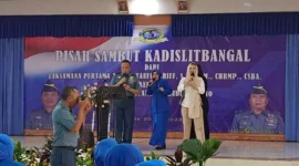 Keterangan foto : Teh Camel atau HJ. Camelia Panduwinata memeriahkan pisah sambut Kadislitbang TNI AL, (Kamis, 20/7/2023) 