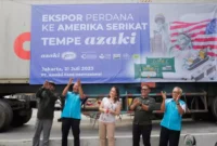 Keterangan Poto: Ekspor perdana tempe azaki ke Amerika Serikat.