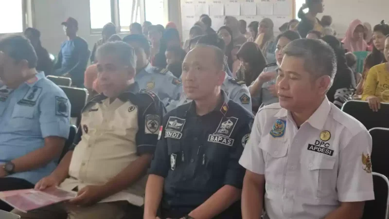 Keterangan foto : Kepala Balai Pemasyarakatan Subang bersama Kepala UPT Cipurwabesuka Laksanakan Bakti Sosial Pengentasan Stunting, (Selasa, 25/7/2023) 