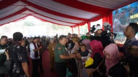 Keterangan foto : Warga Lebak Sambut Kasad Jendral Dudung Abdurrahman resmikan Fasilitas Air Bersih, (Selasa, 25/7/2023) 