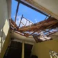 Keterangan foto : Rumah anggotanya, Yuli yang ambruk lantaran sudah dimakan usia, Senin (24/7/2023)
