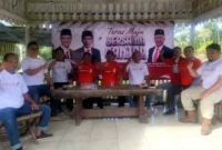 Keterangan foto : Jaringan Rakyat untuk Ganjar (Juragan) Lampung Barat meresmikan posko pemenangan bertajuk 'Berjuang Bersama' di Kelurahan Way Mengaku, Kecamatan Balik Bukit, Kabupaten Lampung Barat, Senin (24/7/2023).