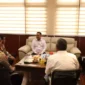 Keterangan foto : Kapolda Banten Irjen Pol Prof. Dr. Rudy Heriyanto menerima kunjungan silaturahmi Kakanwil Kumham Provinsi Banten Bapak Sudaryanto di ruang kerja Kapolda Banten pada Rabu (26/07)