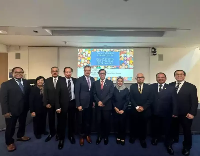 Keterangan foto : Menteri Hukum dan HAM Yassona laoly Bicara Soal Human Dignity di Oxford, (Kamis, 27/7/2023) 