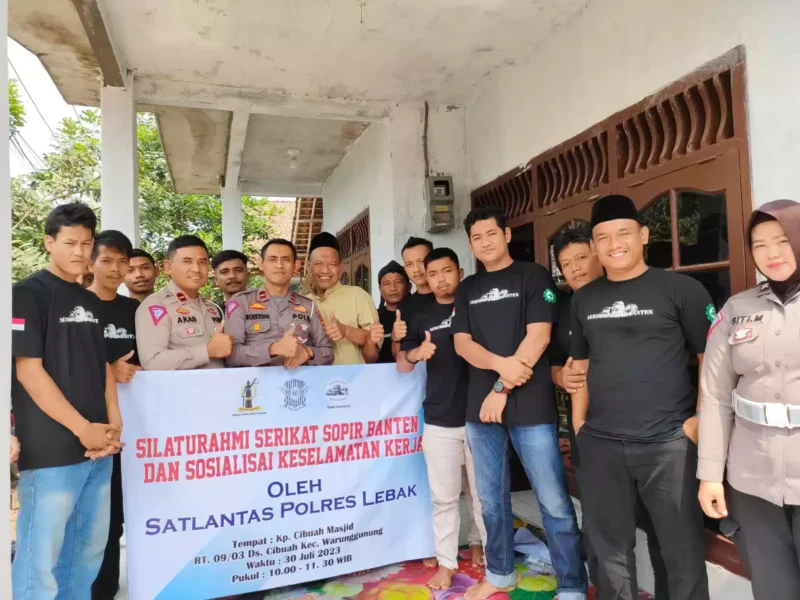 Keterangan foto : Serikat sopir Banten bersinergi dengan satlantas polres Lebak terkait tata terbit keselamatan, (Minggu, 30/7/2023) 