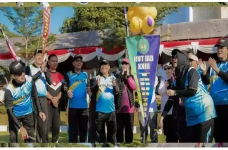Foto: Kepala Kejaksaan Tinggi Banten Dr. Didik Farkhan Alisyahdi membuka secara resmi acara Puncak Pekan Olah Raga Hari Bhakti Adhyaksa ke-63 Tahun 2023, pada hari Selasa 18 Juli 2023