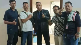Keterangan foto : Pengadilan Negeri Jakarta Pusat, (PN Jakpus) menjalin silaturahmi dan memperkuat sinergi bersama para wartawan, Jumat (21/7/2023)