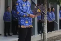 Keterangan poto : Kepsek SMKN 2 Rangkasbitung, saat Pimpin Upacara dan Membuka Acara MPLS Bagi Peserta Didik Baru pada 17/7/2023