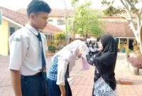 Keterangan Poto : Dini Hipdiani, M. Pd, ( Kepsek SMK PGRI Rangkasbitung ) saat membuka MPLS Bagi Peserta Didik Baru Tahun Ajaran 2023 - 2024