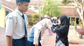 Keterangan Poto : Dini Hipdiani, M. Pd, ( Kepsek SMK PGRI Rangkasbitung ) saat membuka MPLS Bagi Peserta Didik Baru Tahun Ajaran 2023 - 2024 