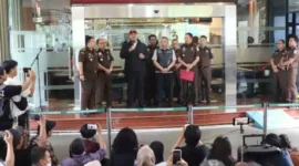 Foto: Menteri Pemuda dan Olahraga (Menpora) Dito Ariotedjo usai menjalani pemeriksaan oleh tim penyidik Kejagung RI.
