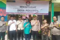 Foto; Kunjungan Kapolsek Mauk Dan Personil ke sekretariat Panitia Pilkades di Darkum Mauk. Jum'at (7/7).