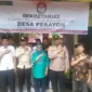 Foto; Kunjungan Kapolsek Mauk Dan Personil ke sekretariat Panitia Pilkades di Darkum Mauk. Jum'at (7/7).