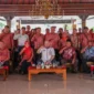Foto: Ketua DPD RI, AA LaNyalla Mahmud Mattalitti bersama Ketua Asosiasi Kepala Desa Kabupaten Mojokerto, Agus Suprayitno didampingi Bupati Mojokerto, Ikfina Fahmawati, Kamis (6/7/2023).