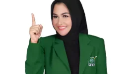Keterangan foto : Calon Legislatif (Caleg) DPR RI Dapil III Jabar, Camellia Panduwinata, atau yang lebih dikenal dengan Teh Camel, menyoroti kasus yang diduga penganiayaan oleh anggota Paspampres terhadap seorang warga sipil asal Aceh hingga tewas, Selasa (29/8/2023)