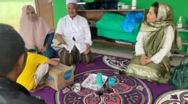 Keterangan foto : Teh Camel mengunjungi Pondok Pesantren Al - Mutmainah di Cugenang, Senin (1/8/2023)