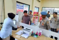 Keterangan foto : Propam Polres Lebak Laksanakan Pengecekan Pelayanan SKCK Sesuai SOP, (Rabu, 2/8/2023)