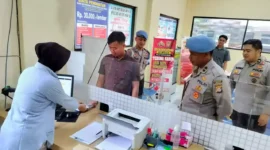 Keterangan foto : Propam Polres Lebak Laksanakan Pengecekan Pelayanan SKCK Sesuai SOP, (Rabu, 2/8/2023) 