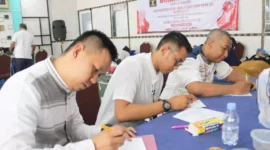 Keterangan foto : Petugas Lapas Cirebon Berpartisipasi dalam Donor darah peringati HUT Kemenkumham ke -78, (Rabu, 2/8/2023) 